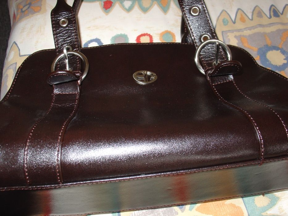 Vand geanta piele , culoare maro, marca Bon Gout