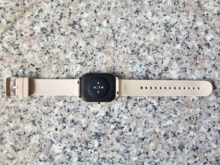 Смарт часовник Amazfit GTS без драскотини, в перфектно състояние