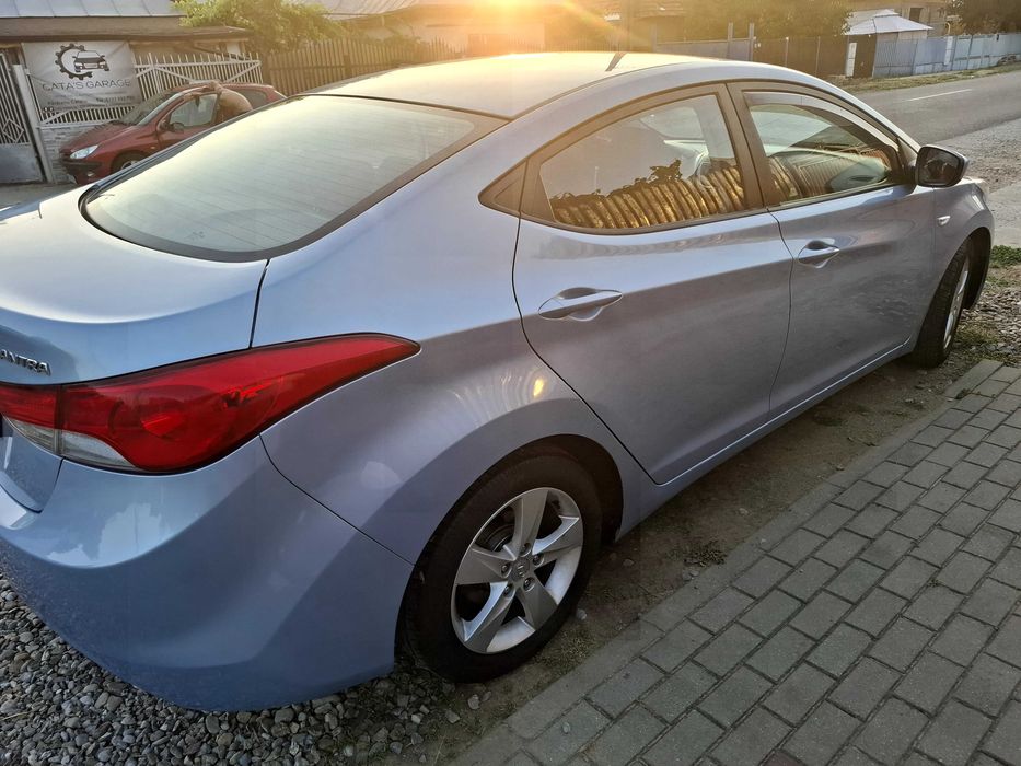 Hyundai Elantra 2012 1.6 benzina