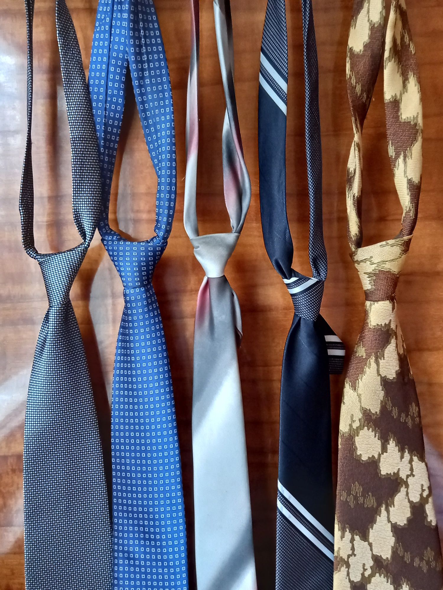 Diferite  cravate