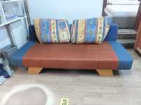 Canapea extensibila frumoasa 140x200 cu lada de lenjerie si perne