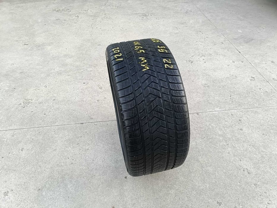 O anvelopa de iarna 325 35 22 pirelli scorpion winter 6,5 mm 2021