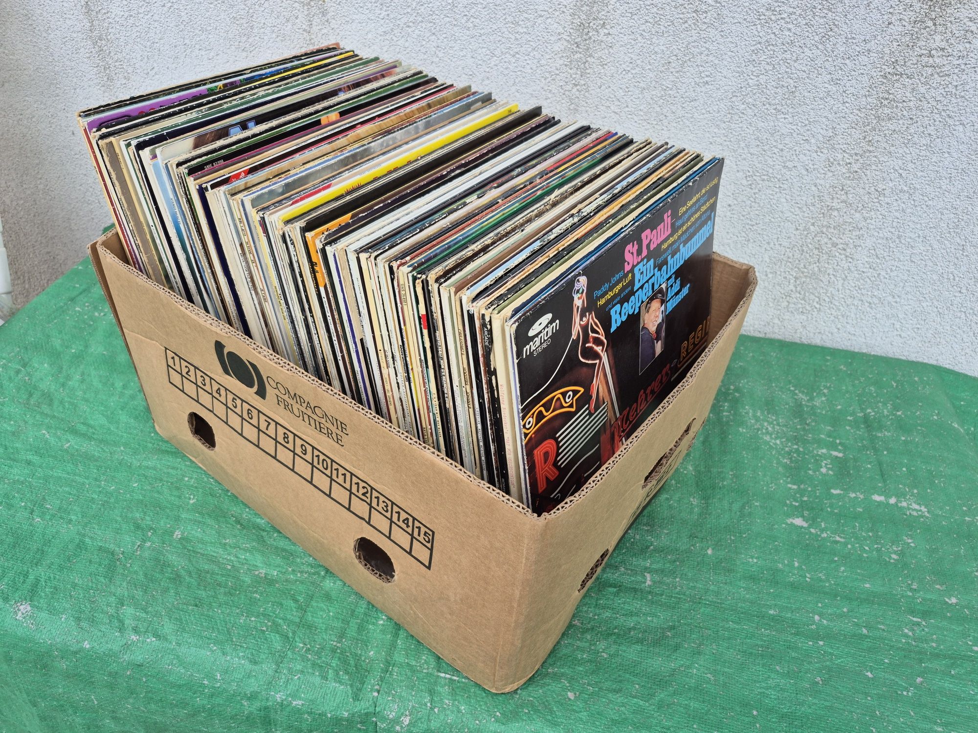 Lot Discuri Vinil colectie 200 LP cu muzica usoara straină mixta