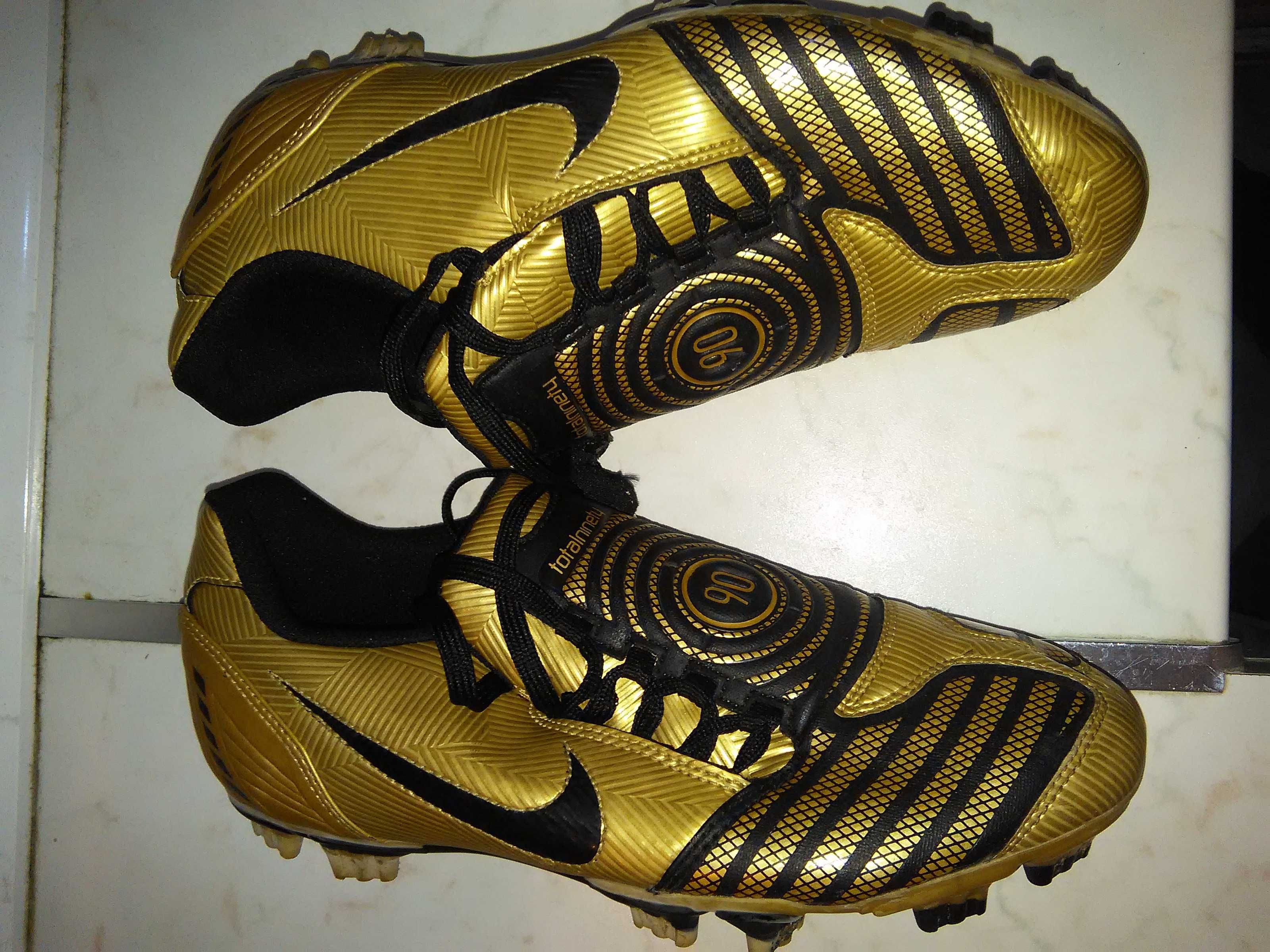 Спортни футболни обувки Найк Nike total 90