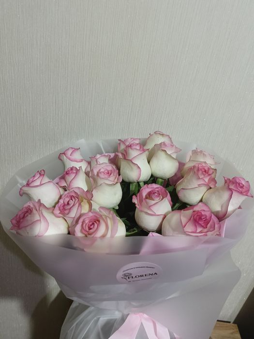 Срочно продам цветы розовые розы 17 шт от Флорена