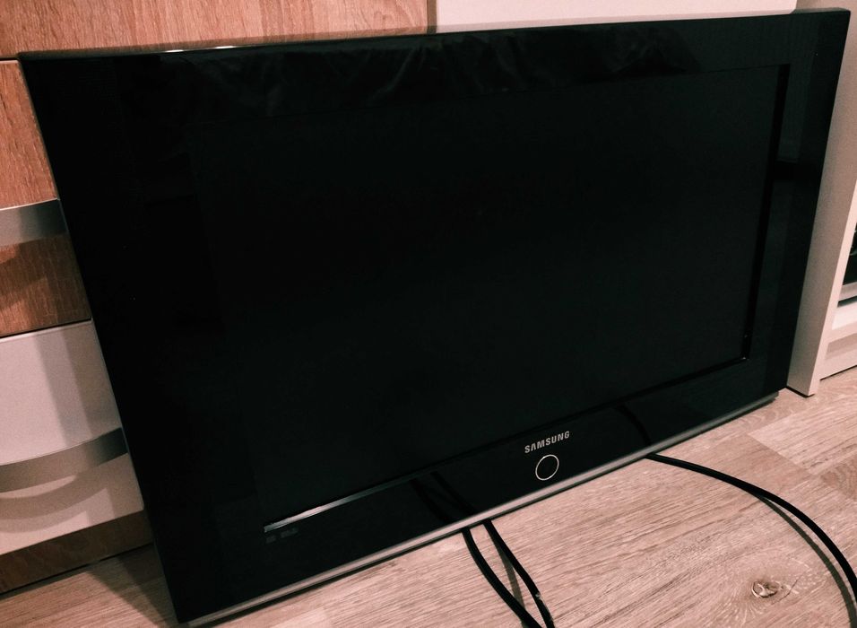 Televizor Samsung LCD monitor diagonala 80 cm