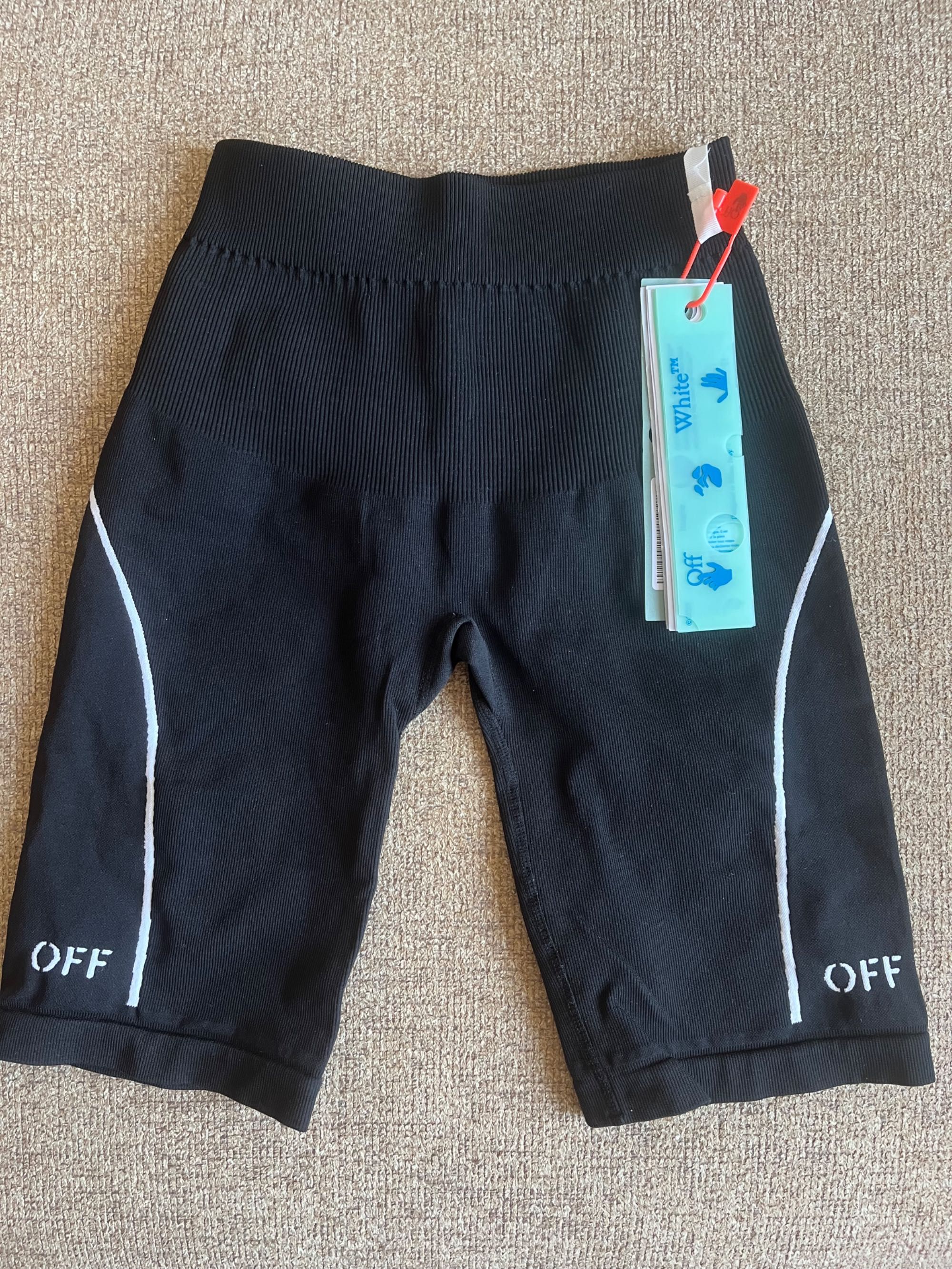 Off white/ Alo yoga