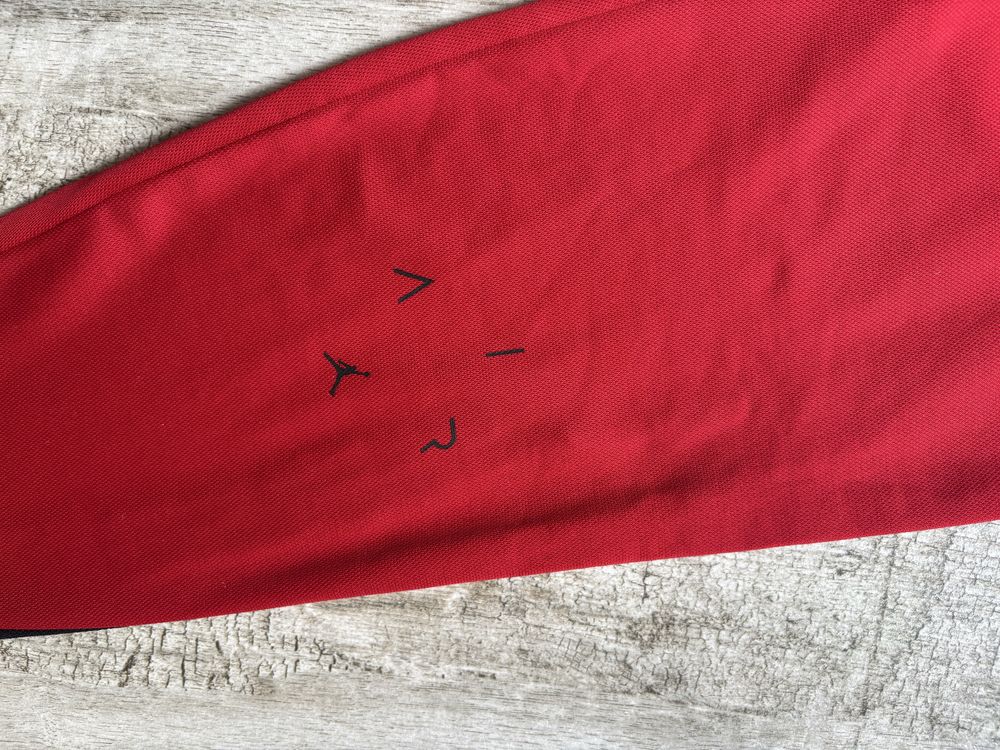 Мъжки оригинални долнища ня Jordan и Under Armour