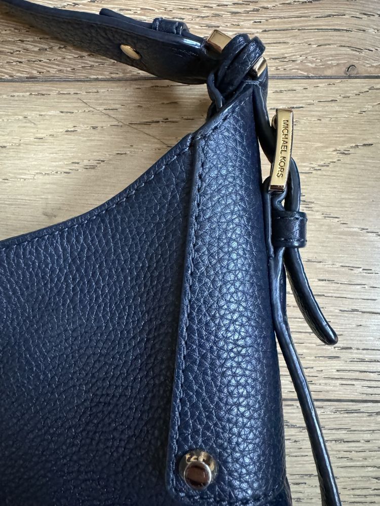 Michael Kors тъмно синя чанта