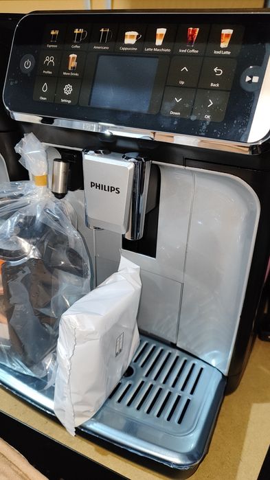Espressor automat Philips seria 5500 LatteGo