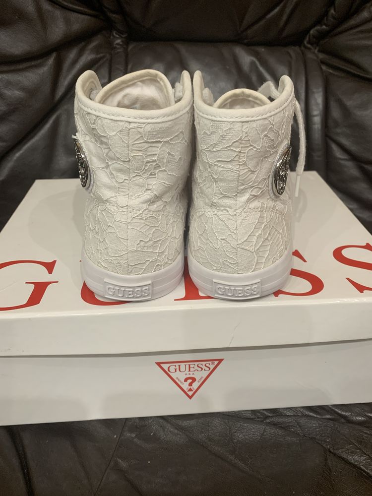 Дамски кецове Guess