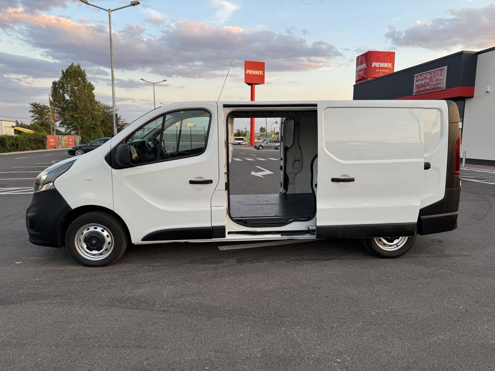 Opel vivaro  varianta cea mai lunga // 2 usi laterale