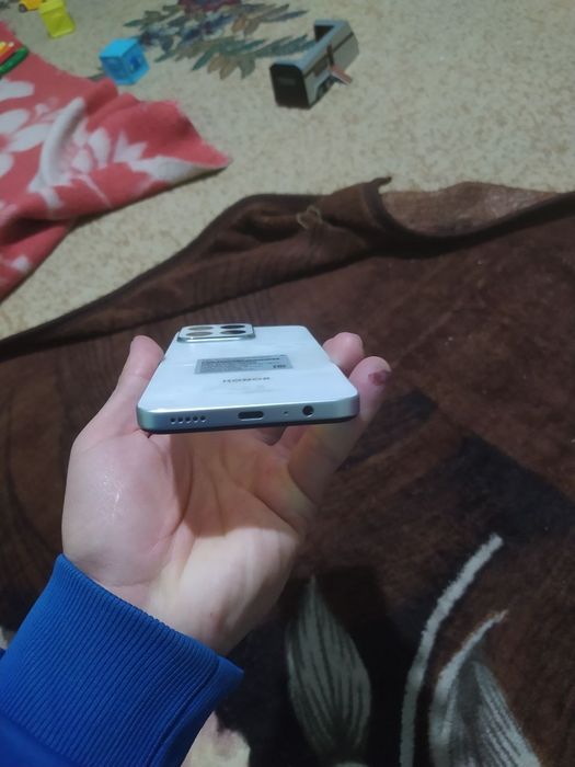 Honor x7c 6. 128 gegobayt hotira 108 megapikseli