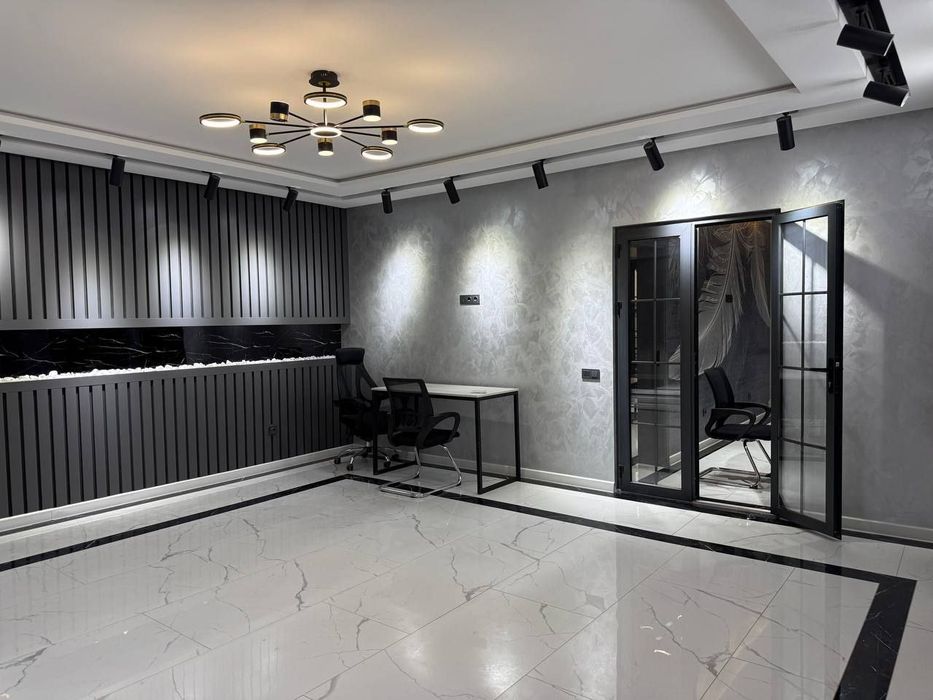 Аренда помещение первая линия под авиакасса, офис, щоурум ор.  Hyatt