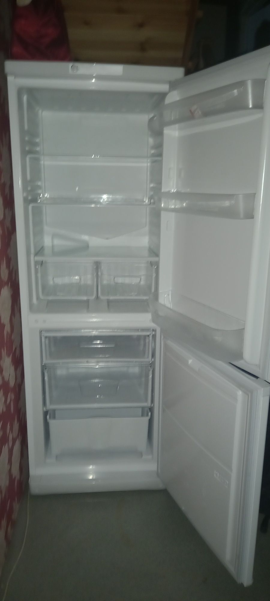 Двухкамерный холодильник Индезит Индезит.