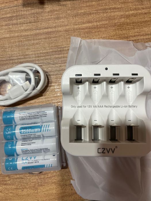 Зарядно устройство + батерии