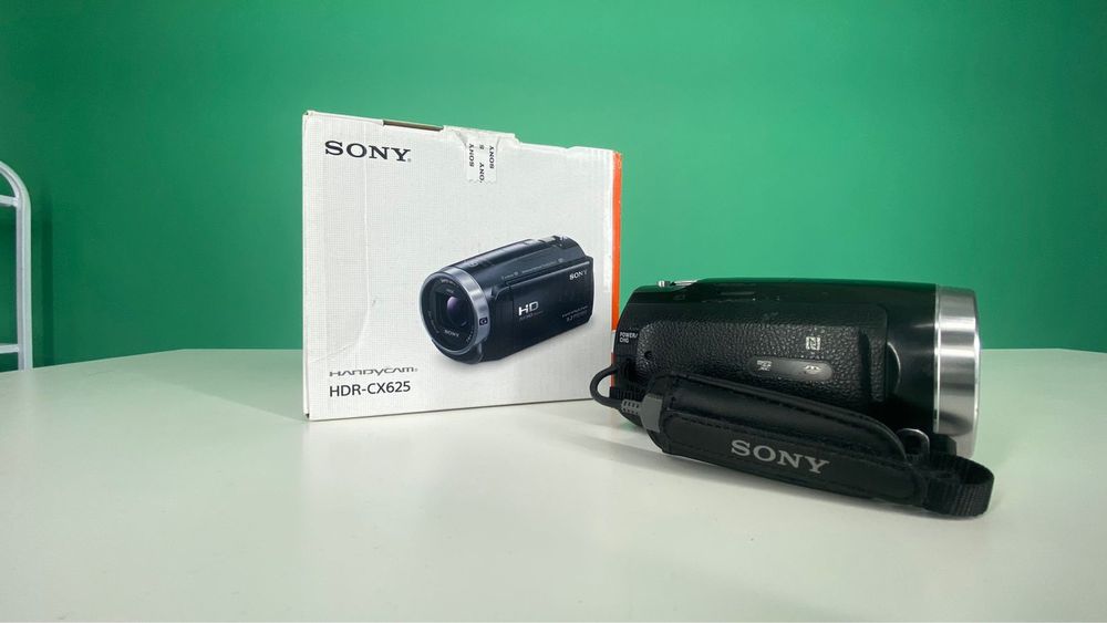 Видеокамера Sony HDR-CX625