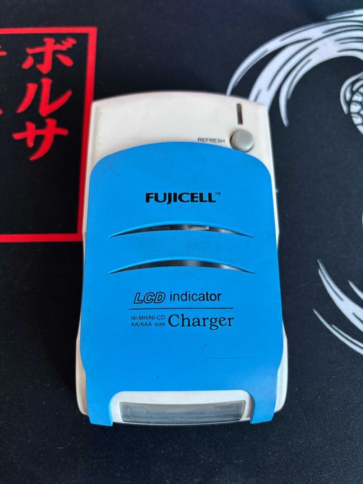 Incarcator acumulatori AA/AAA Fujicell