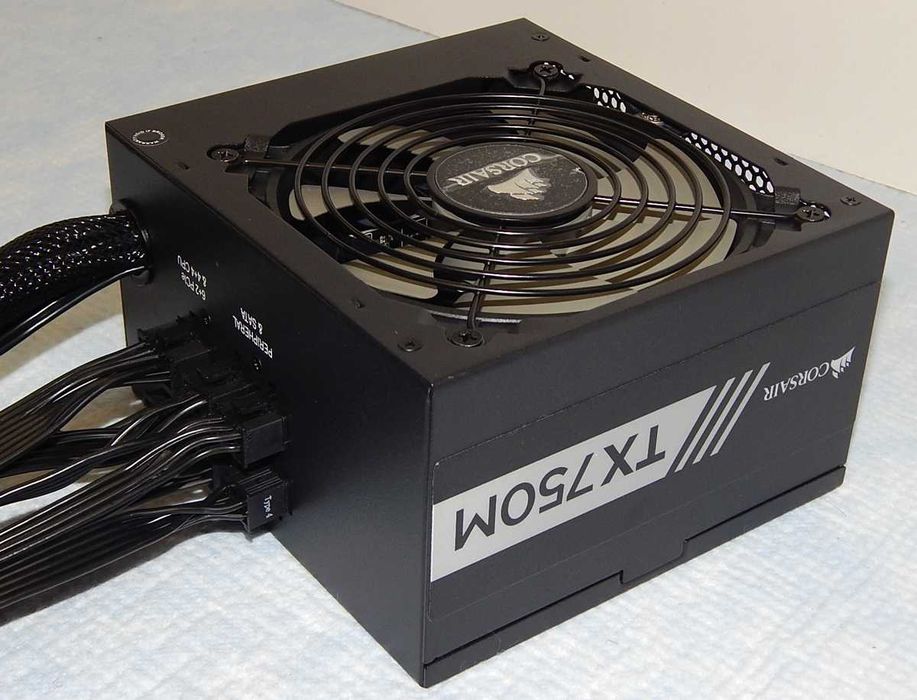 Sursa Corsair TX750M, 80+ Gold, 750W -ca noua , semi-modulara
