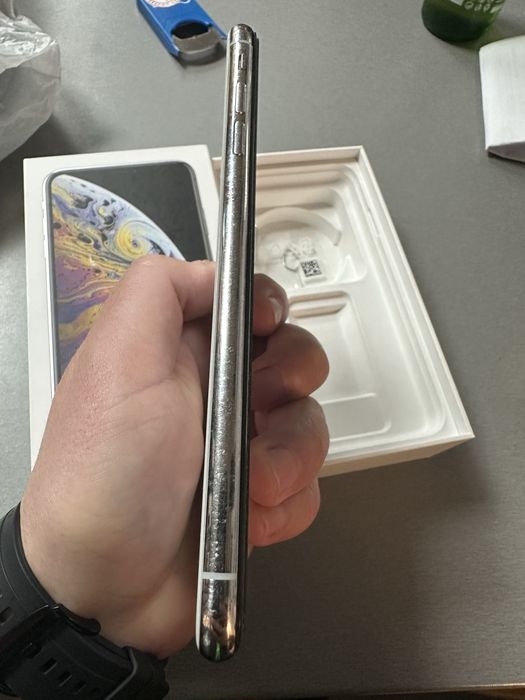 Продавам Iphone XS max 64GB