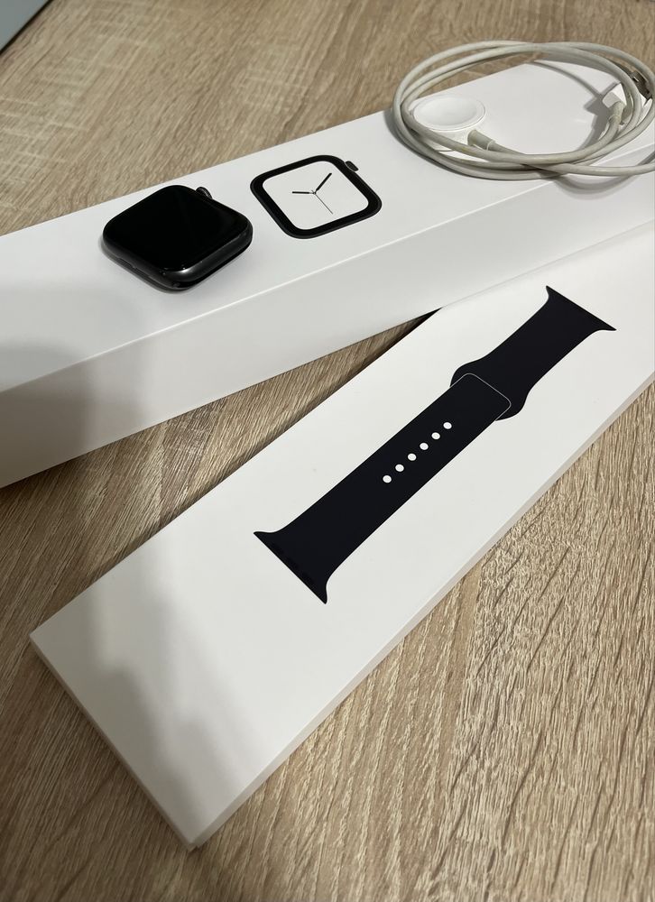 Часы Apple Whatch 4