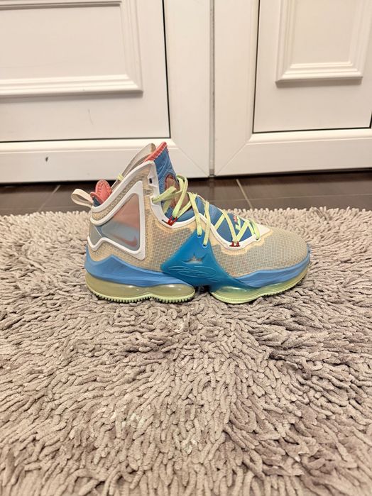 Lebron 19 Blue Lime Glow