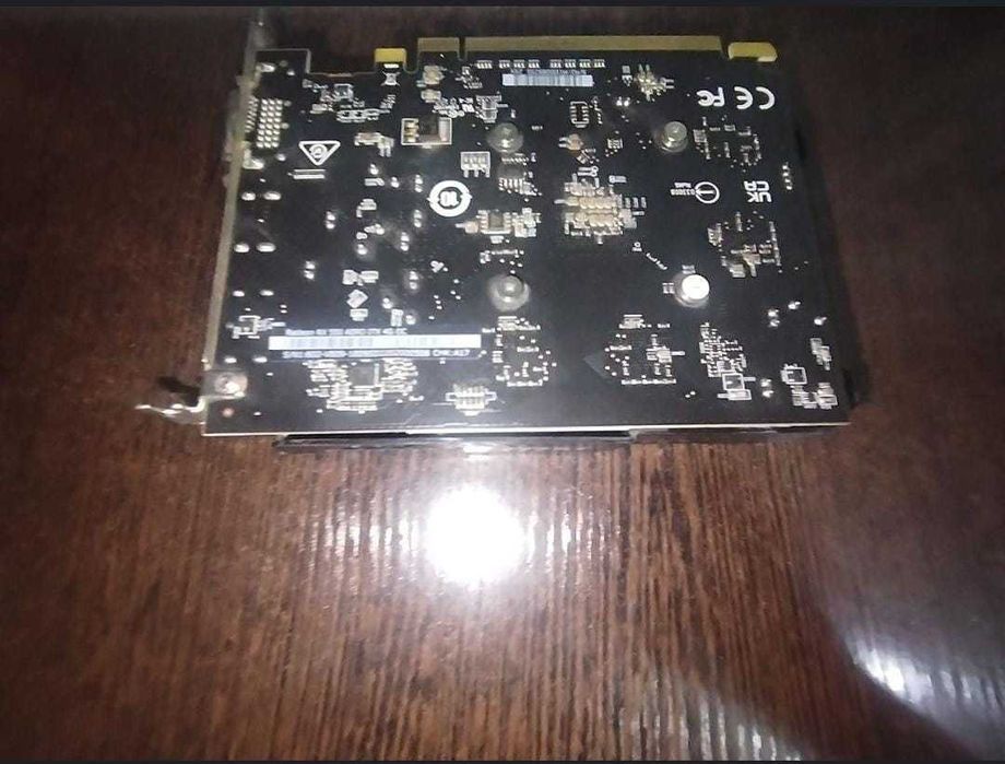 Продам видеокарту msi rx 550 4gb gddr5