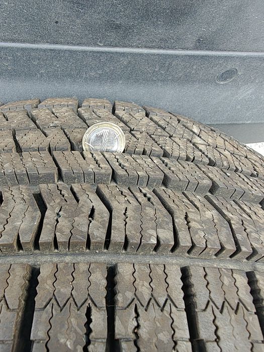 Продавам 4бр зимни гуми Bridgestone Blizak Ice. Размер 245/45/19.