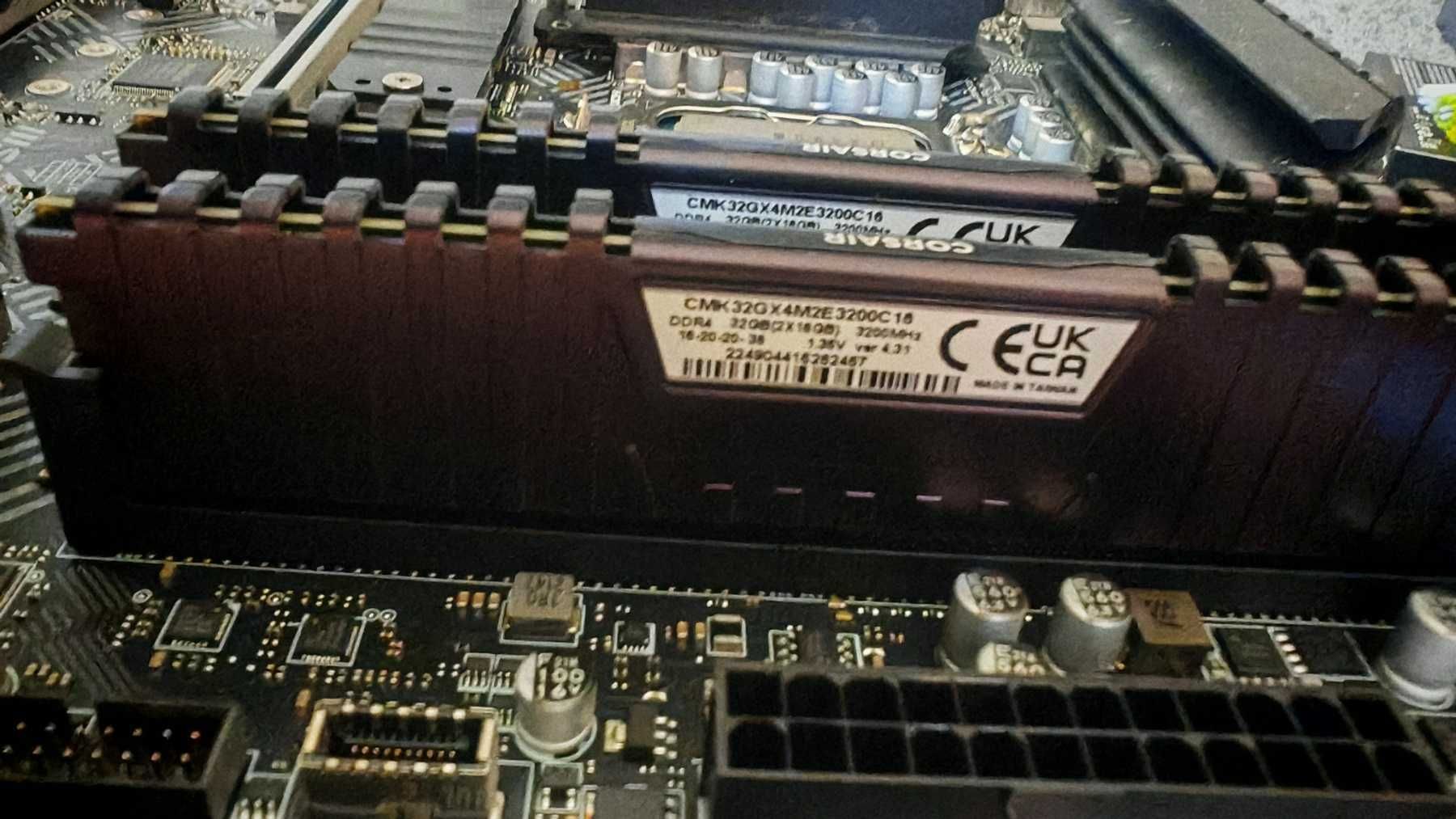 MSI PRO B660M-A DDR4 + INTEL i5-12400F, 6 Cores + 32GB 3200Mhz