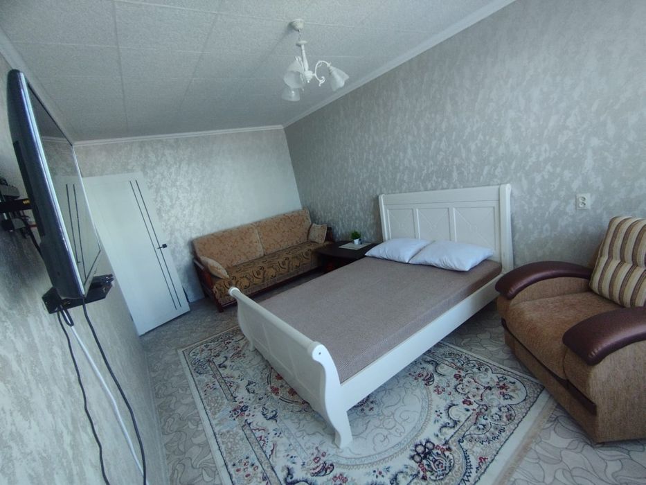 Сдам посуточно 1 ком квартиру в центре 8 мкр, Бр Жубановых 294