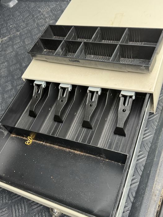 Продавам каса fujitsu