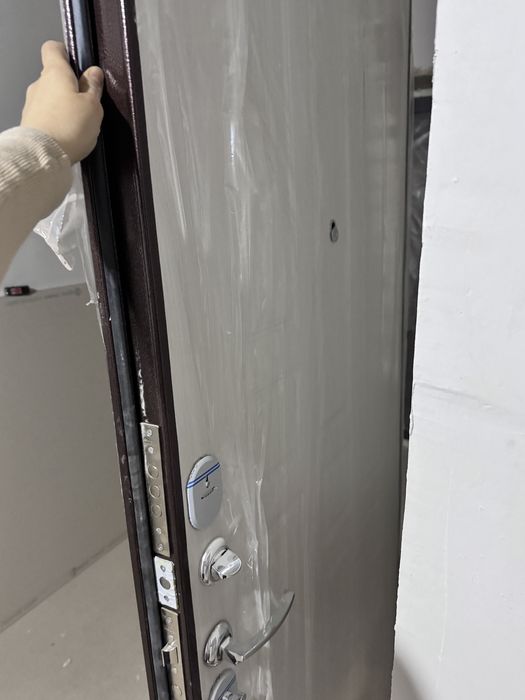 Продам входную дверь