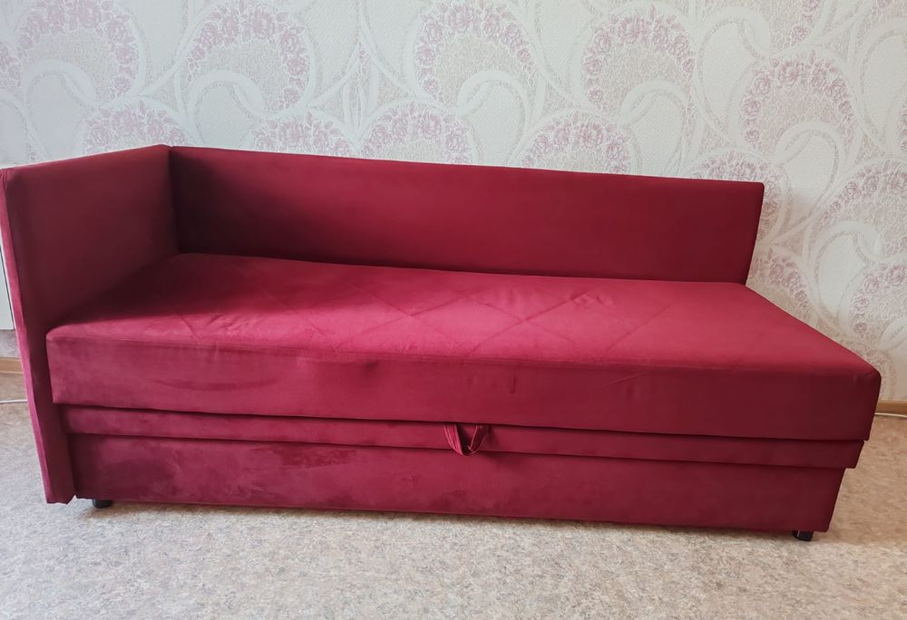 Диван с большим ящиком
