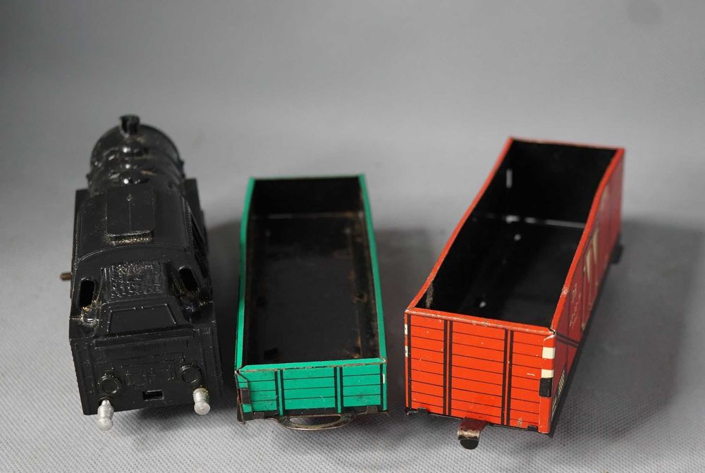 Стара Немска Механична играчка влак локомотив вагони комплект с кутия