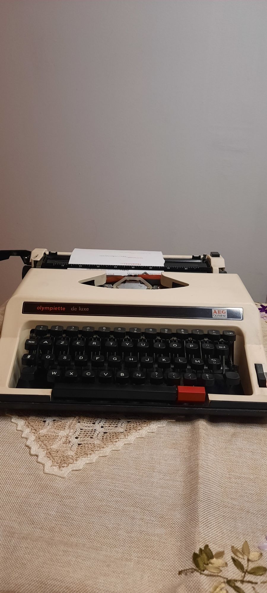 Mașină de scris Olympiette de luxe impecabilă