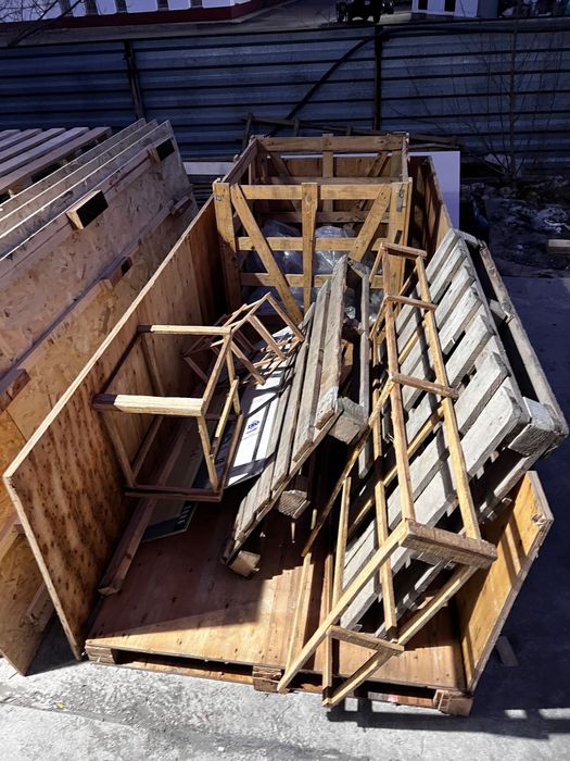 Дрова пару поддонов много панелей который можно  как дрова отдам даром