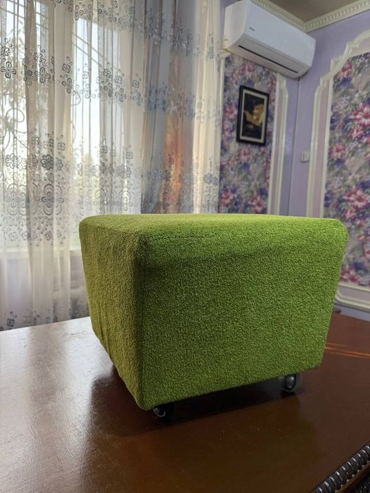 Сотилади продается  пуфики
