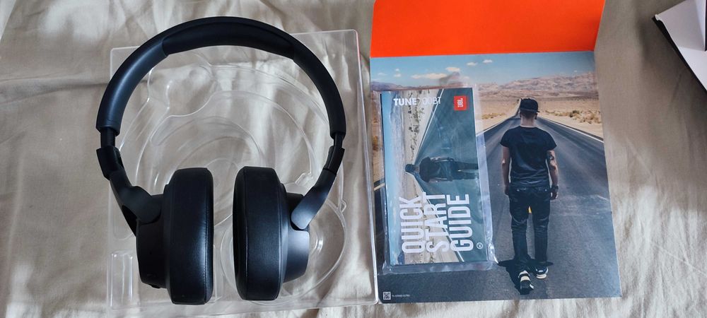 Vand casti JBL TUNE 700BT over ear