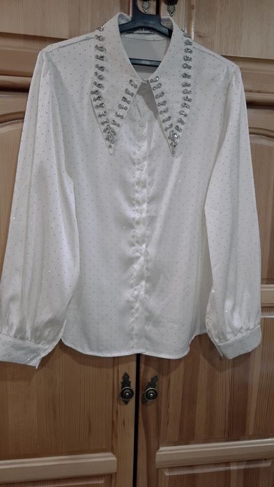 Нова риза с камъчета