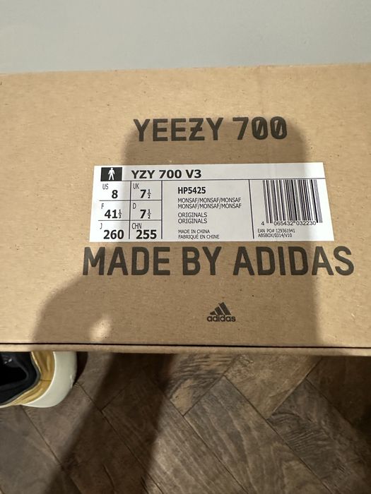 Yeezy x Adidas 700 v3 mono safflower