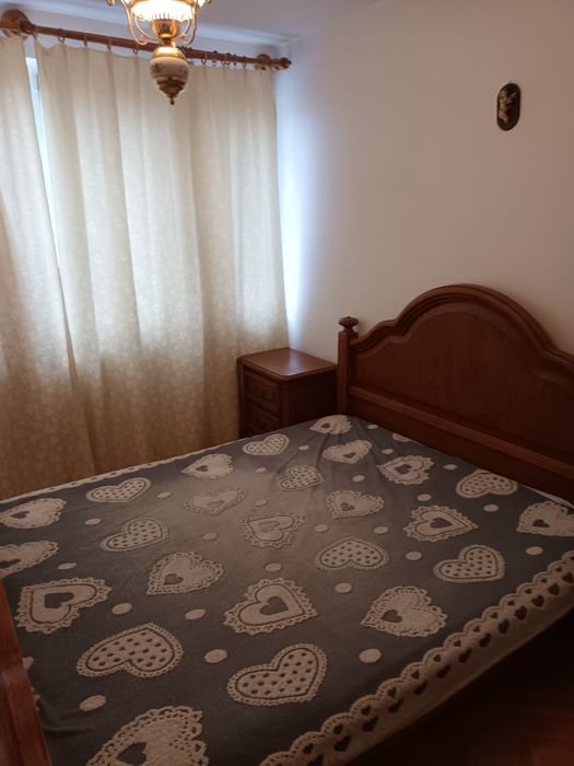 Dau spre inchiriere apartament3 camere  cu bucatarie open  space   l