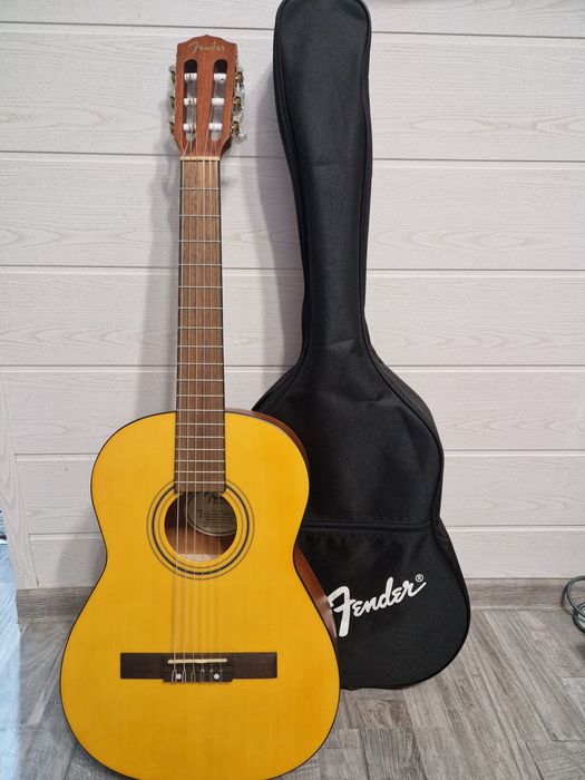3/4 класическа китара от образователната серия Fender.
