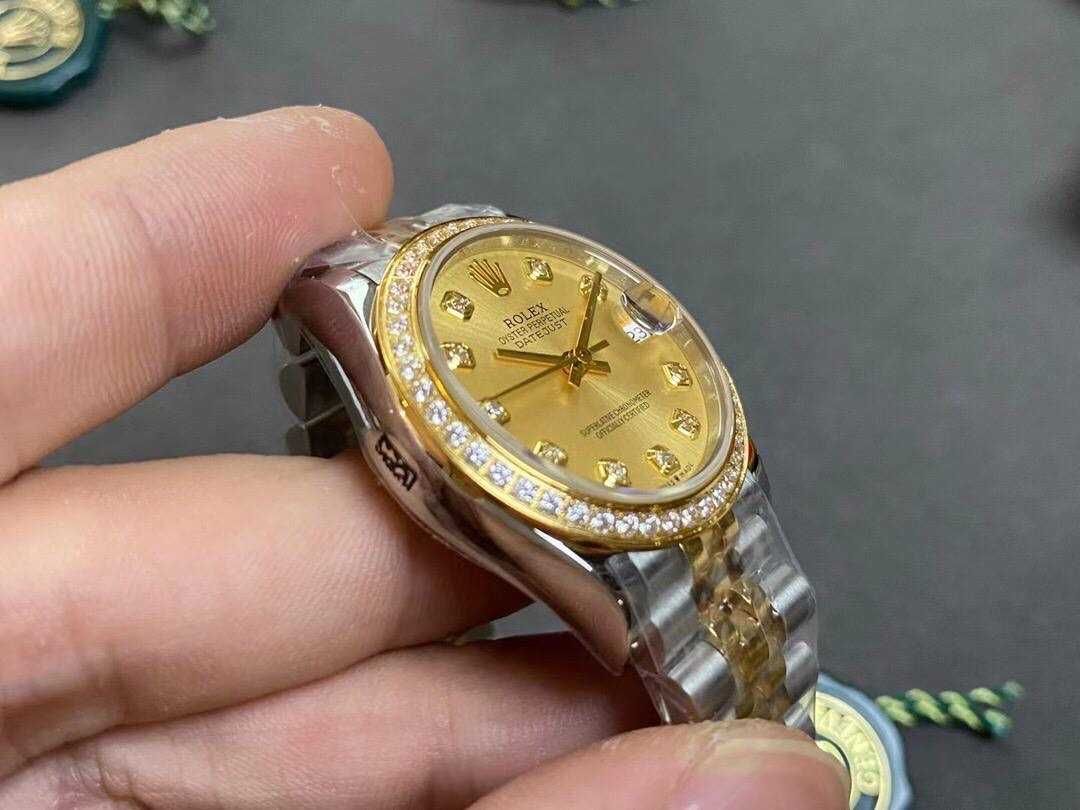 Дамски / Часовници 31mm сребро-злато / диамант базал