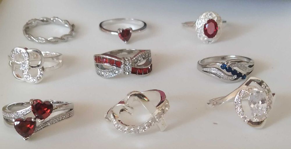 Елегантен, сребърен пръстен. Нови модели, цени 35/58 лв. В кутия.