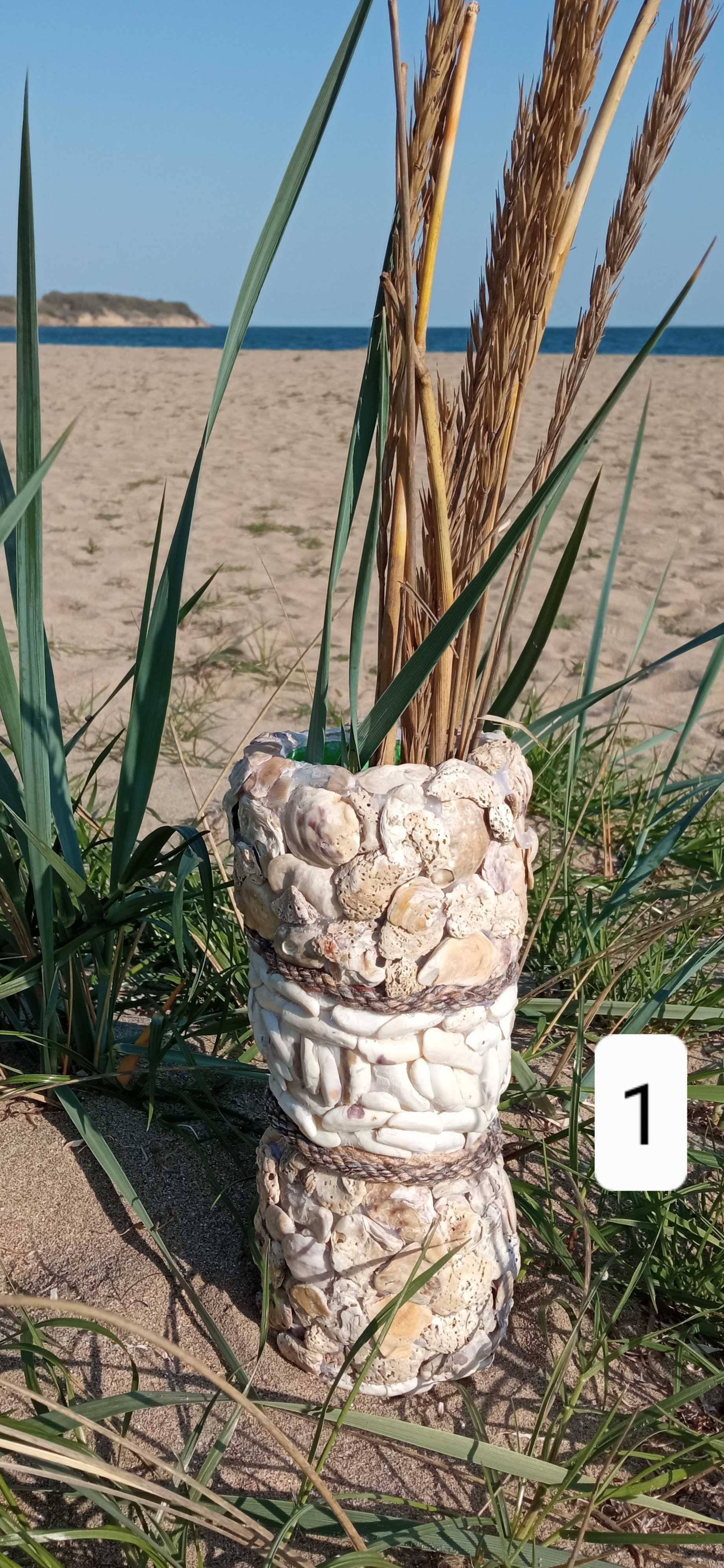 Ръчно изработена вази с натурални морски материали