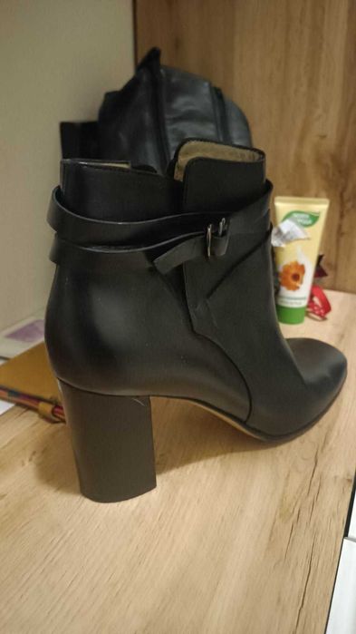 Дамски боти, на марката HOBBS, естествена кожа, черни, №  40