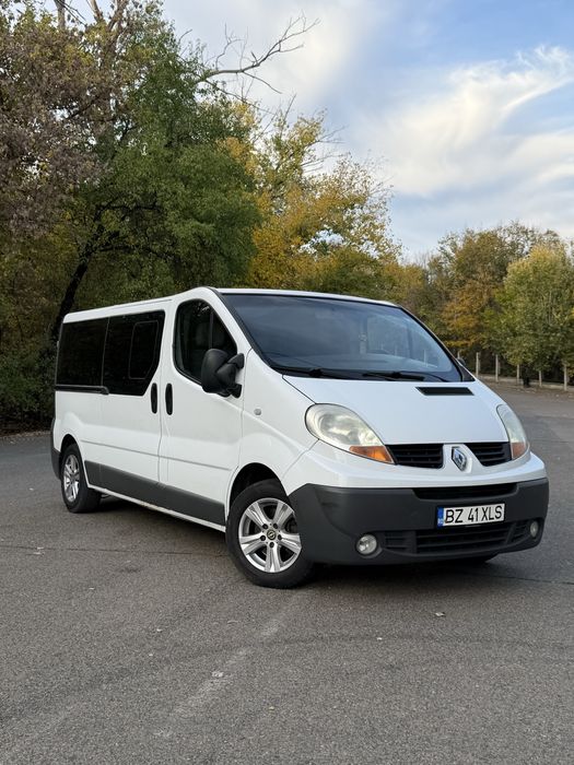 Renault Trafic 2.0 114CP 8+1 locuri