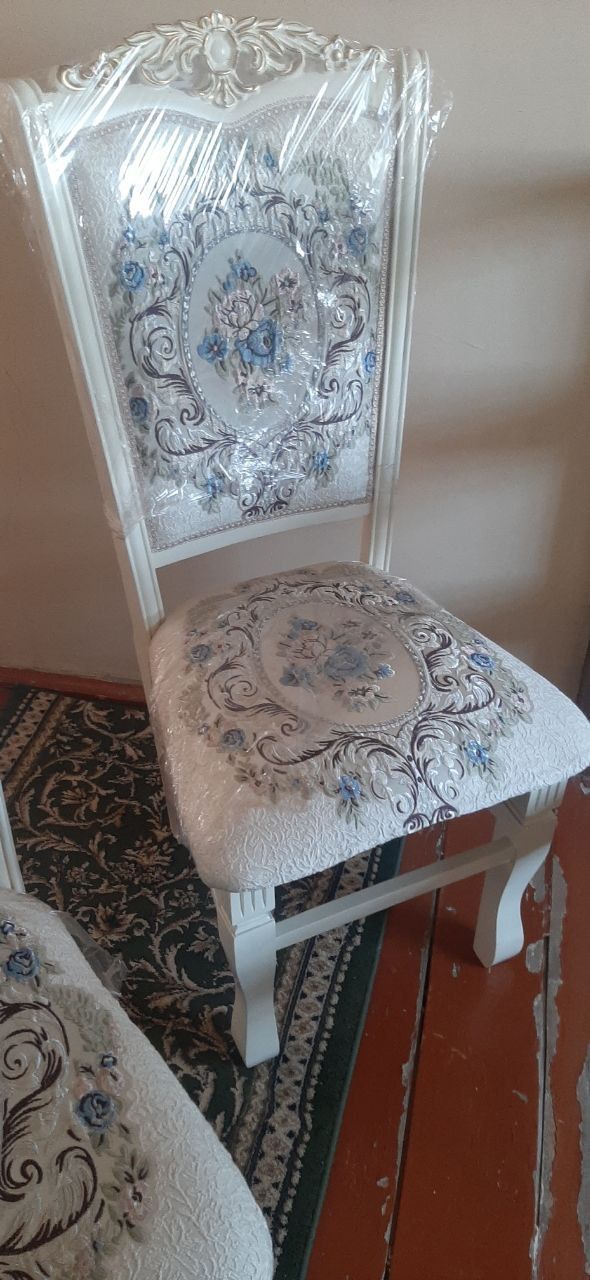 Продается стол стулья 12 стульев