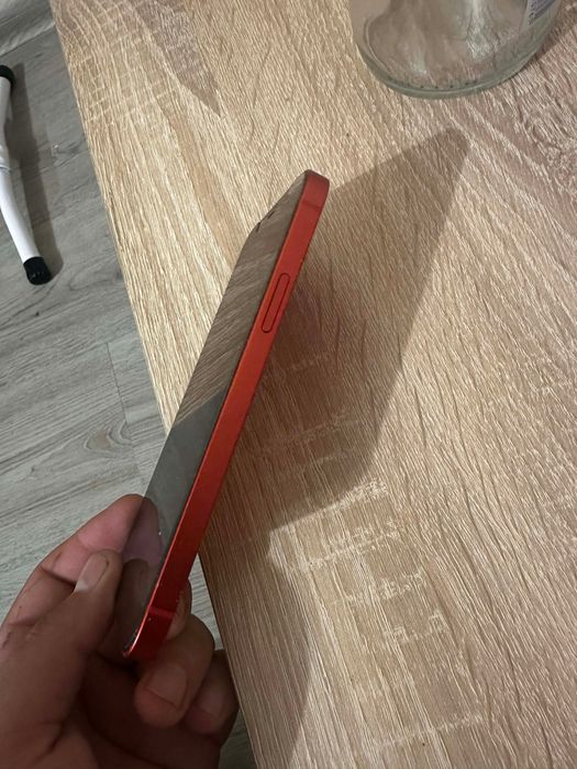 Телефон iPhone 12