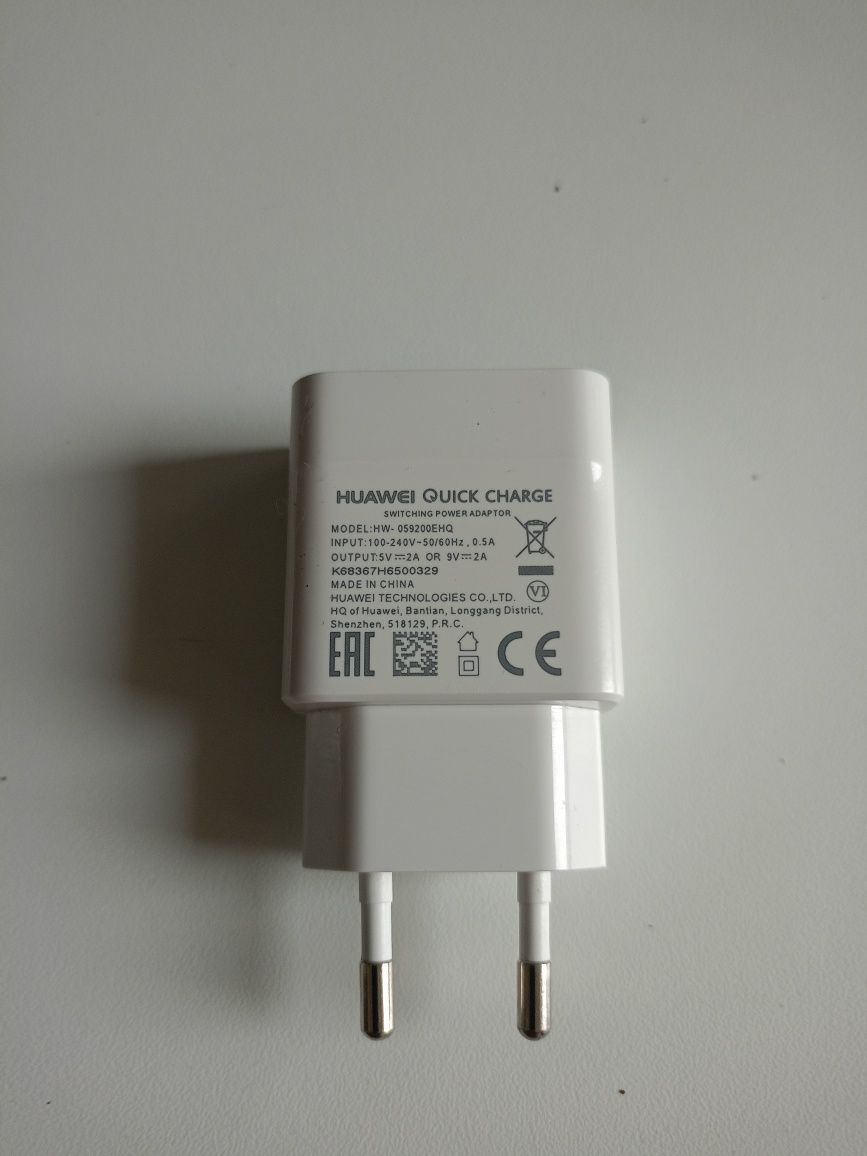 Vând încărcător Huawei quick charge,nou cu cablu încărcare,2.A.